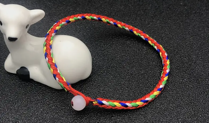 Making Five-Color Silk Thread Bracelets