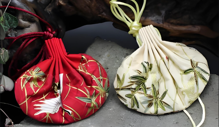 Wearing Perfumed Sachets